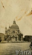 1926, Wenecja, Włochy.
Barokowa Bazylika Santa Maria della Salute usytuowana nad Kanałem Grande. 
Fot. NN, kolekcja Larysy Zajączkowskiej-Mitznerowej, zbiory Ośrodka KARTA