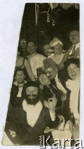 Lata 20., Łódź, Rzeczpospolita Polska.
Uczestnicy zabawy karnawałowej.
Fot. NN, kolekcja Larysy Zajączkowskiej-Mitznerowej, zbiory Ośrodka KARTA

