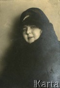 Początek XX wieku, brak miejsca.
Portret kobiety.
Fot. NN, kolekcja Larysy Zajączkowskiej-Mitznerowej, zbiory Ośrodka KARTA