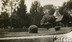 Lata 20., Rzeczpospolita Polska.
Park.
Fot. NN, kolekcja Larysy Zajączkowskiej-Mitznerowej, zbiory Ośrodka KARTA