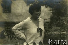 Ok. 1929, Olszanka, woj. warszawskie, Rzeczpospolita Polska.
Prawdopodobnie Agata Kamieńska z domu Michelson (ciotka Elżbiety Zajączkowskiej, matki Larysy).
Fot. NN, kolekcja Larysy Zajączkowskiej-Mitznerowej, zbiory Ośrodka KARTA