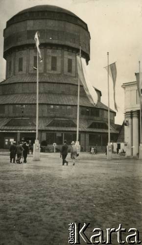 1929, Poznań, Rzeczpospolita Polska.
Wieża Górnośląska, w której zorganizowano ekspozycje Powszechnej Wystawy Krajowej w ramach Międzynarodowych Targów Poznańskich. 
Fot. NN, kolekcja Larysy Zajączkowskiej-Mitznerowej, zbiory Ośrodka KARTA