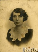 Lata 20., Warszawa, Rzeczpospolita Polska.
Helena Rejman, siostra Zenobii Mitzner z domu Rejman, matki Zbigniewa Mitznera, późniejszego męża Larysy Zajączkowskiej. 
Fot. NN, kolekcja Larysy Zajączkowskiej-Mitznerowej, zbiory Ośrodka KARTA
