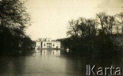 Po 15.09.1932, Warszawa, Rzeczpospolita Polska.
Klasycystyczny Pałac Na Wyspie znajdujący się w Łazienkach Królewskich. 
Fot. NN, kolekcja Larysy Zajączkowskiej-Mitznerowej, zbiory Ośrodka KARTA
