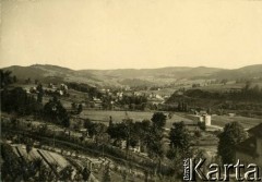 Lata 30., Rzeczpospolita Polska.
Widok na podgórskie miejscowości.
Fot. NN, kolekcja Larysy Zajączkowskiej-Mitznerowej, zbiory Ośrodka KARTA