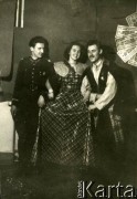 1936-1939, Warszawa, Rzeczpospolita Polska.
Larysa Zajączkowska podczas zabawy studenckiej. 
Fot. NN, kolekcja Larysy Zajączkowskiej-Mitznerowej, zbiory Ośrodka KARTA