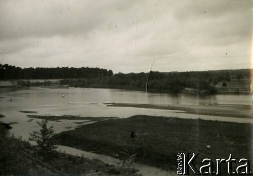 1936-1939, Puszcza Mariańska, woj. warszawskie, Rzeczpospolita Polska.
Rozlewisko rzeki.
Fot. NN, kolekcja Larysy Zajączkowskiej-Mitznerowej, zbiory Ośrodka KARTA