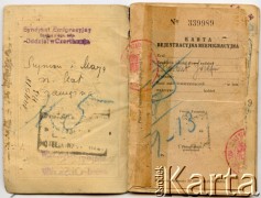 6.05.1935, Buczacz, Polska.
Paszport małżeństwa Józefa i Anastazji Herbutów oraz ich dzieci Katarzyny, Anieli i Władysława. Rodzina do 1935 r. mieszkała w Baryszu. Dokument został wystawiony przed ich wyjazdem do prowincji Chaco w Argentynie.
Fot. NN, zbiory Władysława Herbuta, reprodukcje cyfrowe w Bibliotece Polskiej im. Ignacego Domeyki w Buenos Aires (Biblioteca Polaca Ignacio Domeyko) i w Ośrodku KARTA w Warszawie.