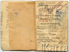 6.05.1935, Buczacz, Polska.
Paszport małżeństwa Józefa i Anastazji Herbutów oraz ich dzieci Katarzyny, Anieli i Władysława. Rodzina do 1935 r. mieszkała w Baryszu. Dokument został wystawiony przed ich wyjazdem do prowincji Chaco w Argentynie.
Fot. NN, zbiory Władysława Herbuta, reprodukcje cyfrowe w Bibliotece Polskiej im. Ignacego Domeyki w Buenos Aires (Biblioteca Polaca Ignacio Domeyko) i w Ośrodku KARTA w Warszawie.