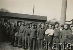 1940-1945, brak daty.
Koledzy z jednostki Wacława Bazyluka - żołnierza Polskich Sił Zbrojnych na Zachodzie, który po wojnie wyemigrował do Argentyny, gdzie zamieszkał w prowincji Chaco.
Fot. NN, zbiory Marii Kramarz, reprodukcje cyfrowe w Bibliotece Polskiej im. Ignacego Domeyki w Buenos Aires (Biblioteca Polaca Ignacio Domeyko) i w Ośrodku KARTA w Warszawie.