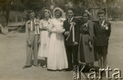 1954, prowincja Chaco, Argentyna. 
Ślub Władysławy Kramarz. 
Fot. NN, zbiory Marii Kramarz, reprodukcje cyfrowe w Bibliotece Polskiej im. Ignacego Domeyki w Buenos Aires (Biblioteca Polaca Ignacio Domeyko) i w Ośrodku KARTA w Warszawie.