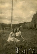 Brak daty, Buenos Aires, Argentyna.
Anna Wojtuń (1. z prawej) z przyjaciółką Anną. 
Fot. NN, zbiory Stanisława Wojtuń, reprodukcje cyfrowe w Bibliotece Polskiej im. Ignacego Domeyki w Buenos Aires (Biblioteca Polaca Ignacio Domeyko) i w Ośrodku KARTA w Warszawie.