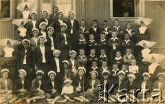 Lata 40. (?), Floresta, Brazylia. 
Szkoła Augusta Błaszczak.
Fot. NN, zbiory Wiktorii Błaszczak, reprodukcje cyfrowe w Bibliotece Polskiej im. Ignacego Domeyki w Buenos Aires (Biblioteca Polaca Ignacio Domeyko) i w Ośrodku KARTA w Warszawie.