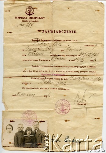 10.08.1936, Lublin, Polska.
Zaświadczenie o wydaniu paszportu dla Jana Bakuna wystawione przez Syndykat Emigracyjny w Lublinie.
Fot. NN, Janina Bakun, reprodukcje cyfrowe w Bibliotece Polskiej im. Ignacego Domeyki w Buenos Aires (Biblioteca Polaca Ignacio Domeyko) i w Ośrodku KARTA w Warszawie.