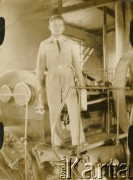 1938-1939, prowincja Salta, Argentyna.
Emigrant z Polski Juljan Kołodziej. W tym czasie pracował jako mechanik.
Fot. NN, udostępnił Alfredo Kołodziej, reprodukcje cyfrowe w Bibliotece Polskiej im. Ignacego Domeyki w Buenos Aires (Biblioteca Polaca Ignacio Domeyko) i w Ośrodku KARTA w Warszawie.