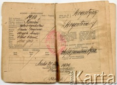 Paszport Juljana Kołodzieja, który w 1929 roku wyemigrował do Argentyny. Strona 2.
Fot. NN, udostępnił Alfredo Kołodziej, reprodukcje cyfrowe w Bibliotece Polskiej im. Ignacego Domeyki w Buenos Aires (Biblioteca Polaca Ignacio Domeyko) i w Ośrodku KARTA w Warszawie.