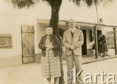 Lata 60., Coronel du Graty, prowincja Chaco, Argentyna.
Józef i Marcela Wojtuniowie.
Fot. NN, Isidoro Wojtuń, reprodukcje cyfrowe w Bibliotece Polskiej im. Ignacego Domeyki w Buenos Aires (Biblioteca Polaca Ignacio Domeyko) i w Ośrodku KARTA w Warszawie.