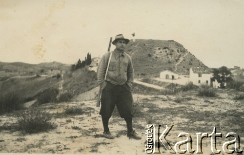 Lata 50., Toskania, Włochy.
Don Giovani.
Fot. NN, zbiory Silvii Szymuli, reprodukcje cyfrowe w  Bibliotece Polskiej im. Ignacego Domeyki w Buenos Aires (Biblioteca Polaca Ignacio Domeyko) i w Ośrodku KARTA w Warszawie