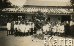 1948-1949, prowincja Formosa, Argentyna.
Spotkanie świąteczne w szkole.  
Fot. NN, zbiory rodziny Mielech, reprodukcje cyfrowe w Bibliotece Polskiej im. Ignacego Domeyki w Buenos Aires (Biblioteca Polaca Ignacio Domeyko) i w Ośrodku KARTA w Warszawie.