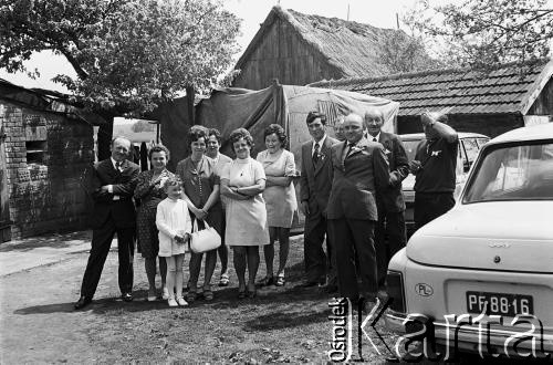 17.05.1974, Bobrowniki nad Prosną, pow. Ostrzeszów, woj. kaliskie, Polska.
Wesele.
Fot. Stanisław Kulawiak, zbiory Ośrodka KARTA