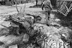 1979, Ostrzeszów, woj. kaliskie, Polska.
Na budowie. 
Fot. Stanisław Kulawiak, zbiory Ośrodka KARTA.