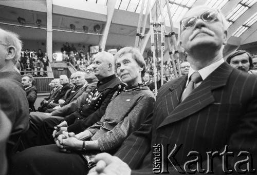 1977, Kraków, Polska.
Hala Wisły, inauguracja roku akademickiego Akademii Górniczo-Hutniczej. 
Fot. Stanisław Kulawiak, zbiory Ośrodka KARTA.