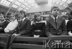 1977, Kraków, Polska.
Hala Wisły, inauguracja roku akademickiego Akademii Górniczo-Hutniczej. 
Fot. Stanisław Kulawiak, zbiory Ośrodka KARTA.