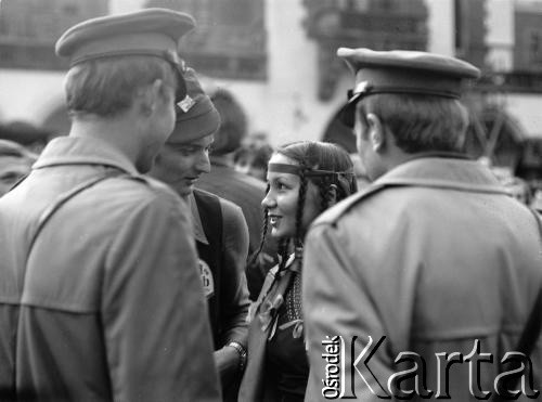 1978, Kraków, Polska.
Juwenalia, studenci na Rynku Głównym.
Fot. Stanisław Kulawiak, zbiory Ośrodka KARTA.
