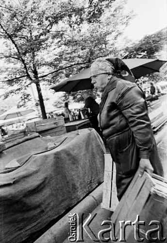 1977, Kraków, Polska.
Targowisko na Kleparzu.
Fot. Stanisław Kulawiak, zbiory Ośrodka KARTA.