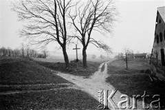 1986, Gierałtów, Polska. 
Rozdroże.
Fot. Stanisław Kulawiak, zbiory Ośrodka KARTA.