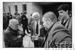 25–28.08.1988, Kraków, Polska.
Uczestnicy Międzynarodowej Konferencji Praw Człowieka, odbywającej się w kościele św. Maksymiliana Marii Kolbego w Mistrzejowicach. W środku Jan Józef Lipski.
Fot. Stanisław Kulawiak, zbiory Ośrodka KARTA