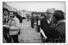 25–28.08.1988, Kraków, Polska.
Uczestnicy Międzynarodowej Konferencji Praw Człowieka przed kościołem św. Maksymiliana Marii Kolbego.
Fot. Stanisław Kulawiak, zbiory Ośrodka KARTA