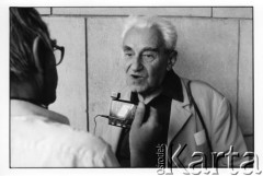 25–28.08.1988, Kraków, Polska.
Międzynarodowa Konferencja Praw Człowieka, odbywająca się w kościele św. Maksymiliana Marii Kolbego w Mistrzejowicach. Na zdjęciu Jerzy Turowicz.
Fot. Stanisław Kulawiak, zbiory Ośrodka KARTA