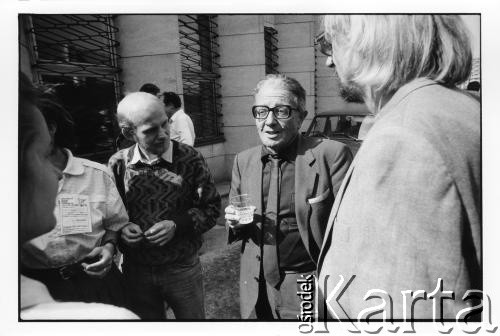 25–28.08.1988, Kraków, Polska.
Uczestnicy Międzynarodowej Konferencji Praw Człowieka, odbywającej się w kościele św. Maksymiliana Marii Kolbego w Mistrzejowicach.
Fot. Stanisław Kulawiak, zbiory Ośrodka KARTA