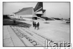 25–28.08.1988, Kraków, Polska.
Kościół św. Maksymiliana Marii Kolbego. Zdjęcie wykonane podczas Międzynarodowej Konferencji Praw Człowieka, która odbyła się w kościele.
Fot. Stanisław Kulawiak, zbiory Ośrodka KARTA
