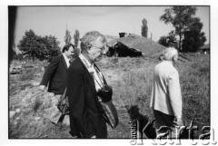 28.08.1988, Oświęcim, Polska.
Uczestnicy Międzynarodowej Konferencji Praw Człowieka, odbywającej się w dniach: 25-28 sierpnia 1988 roku, na terenie KL Auschwitz Birkenau.
Fot. Stanisław Kulawiak, zbiory Ośrodka KARTA