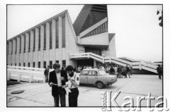 25–28.08.1988, Kraków, Polska.
Uczestnicy Międzynarodowej Konferencji Praw Człowieka przed kościołem św. Maksymiliana Marii Kolbego. Z lewej Jacek Szymanderski.
Fot. Stanisław Kulawiak, zbiory Ośrodka KARTA