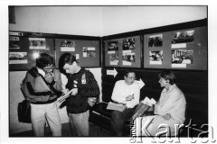 25–28.08.1988, Kraków, Polska.
Uczestnicy Międzynarodowej Konferencji Praw Człowieka, odbywającej się w kościele św. Maksymiliana Marii Kolbego w Mistrzejowicach. 
Fot. Stanisław Kulawiak, zbiory Ośrodka KARTA