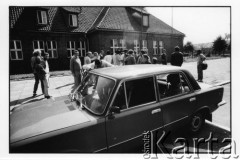 28.08.1988, Oświęcim, Polska.
Uczestnicy Międzynarodowej Konferencji Praw Człowieka, odbywającej się w dniach: 25-28 sierpnia 1988 roku w Krakowie, na terenie KL Auschwitz Birkenau.
Fot. Stanisław Kulawiak, zbiory Ośrodka KARTA