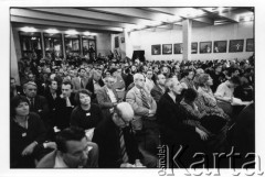 25–28.08.1988, Kraków, Polska.
Obrady Międzynarodowej Konferencji Praw Człowieka w kościele św. Maksymiliana Marii Kolbego w Mistrzejowicach. W pierwszym rzędzie 1. z prawej Stefan Starczewski, w drugim rzędzie od prawej Jerzy Turowicz i Jan Józef Szczepański.
Fot. Stanisław Kulawiak, zbiory Ośrodka KARTA