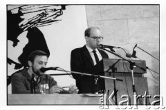 25–28.08.1988, Kraków, Polska.
Obrady Międzynarodowej Konferencji Praw Człowieka w kościele św. Maksymiliana Marii Kolbego w Mistrzejowicach. Przemawia Jan Maria Rokita.
Fot. Stanisław Kulawiak, zbiory Ośrodka KARTA