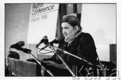 25–28.08.1988, Kraków, Polska.
Międzynarodowa Konferencja Praw Człowieka, odbywająca się w kościele św. Maksymiliana Marii Kolbego w Mistrzejowicach. Na zdjęciu Stanisława Grabska.
Fot. Stanisław Kulawiak, zbiory Ośrodka KARTA