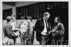 25–28.08.1988, Kraków, Polska.
Uczestnicy międzynarodowej Konferencji Praw Człowieka, odbywającej się w kościele św. Maksymiliana Marii Kolbego w Mistrzejowicach. 
Fot. Stanisław Kulawiak, zbiory Ośrodka KARTA