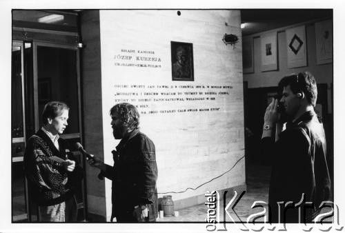 25–28.08.1988, Kraków, Polska.
Międzynarodowa Konferencja Praw Człowieka, odbywająca się w kościele św. Maksymiliana Marii Kolbego w Mistrzejowicach. Wywiad.
Fot. Stanisław Kulawiak, zbiory Ośrodka KARTA