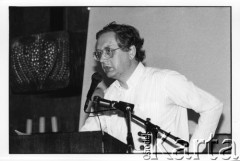25–28.08.1988, Kraków, Polska.
Międzynarodowa Konferencja Praw Człowieka, odbywająca się w kościele św. Maksymiliana Marii Kolbego w Mistrzejowicach.
Fot. Stanisław Kulawiak, zbiory Ośrodka KARTA