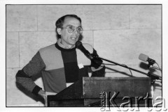 25–28.08.1988, Kraków, Polska.
Międzynarodowa Konferencja Praw Człowieka, odbywająca się w kościele św. Maksymiliana Marii Kolbego w Mistrzejowicach.
Fot. Stanisław Kulawiak, zbiory Ośrodka KARTA  

