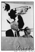 25–28.08.1988, Kraków, Polska.
Międzynarodowa Konferencja Praw Człowieka, odbywająca się w kościele św. Maksymiliana Marii Kolbego w Mistrzejowicach. Przemawia Jan Józef Lipski.
Fot. Stanisław Kulawiak, zbiory Ośrodka KARTA  

