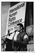 25–28.08.1988, Kraków, Polska.
Międzynarodowa Konferencja Praw Człowieka, odbywająca się w kościele św. Maksymiliana Marii Kolbego w Mistrzejowicach. 
Fot. Stanisław Kulawiak, zbiory Ośrodka KARTA  

