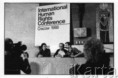 25–28.08.1988, Kraków, Polska.
Międzynarodowa Konferencja Praw Człowieka, odbywająca się w kościele św. Maksymiliana Marii Kolbego w Mistrzejowicach. 
Fot. Stanisław Kulawiak, zbiory Ośrodka KARTA  

