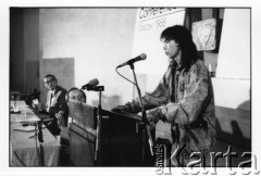 25–28.08.1988, Kraków, Polska.
Międzynarodowa Konferencja Praw Człowieka, odbywająca się w kościele św. Maksymiliana Marii Kolbego w Mistrzejowicach. Na końcu stołu Zbigniew Romaszewski.
Fot. Stanisław Kulawiak, zbiory Ośrodka KARTA  

